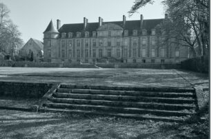 photo en noir et blanc du château de fleury