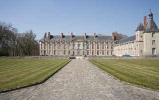 photo du château de fleury depuis la cour d'honneur