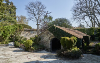 phot extérieure du lavoir dans le parc du château de fleury